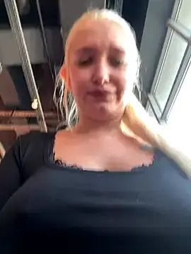 Stripchat Free Live Porn of Milkyy_wway
