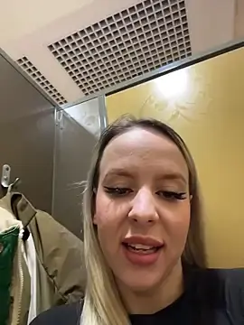 Stripchat Live Porn of LikaCat