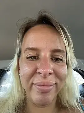 Stripchat Adult Webcam of LikaCat