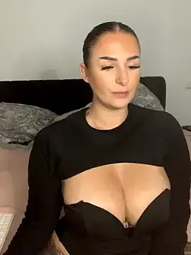 Stripchat Sex Cam of Mia-Bremer