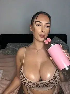 Stripchat Adult Webcam of Mia-Bremer