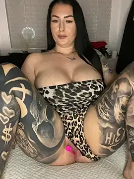 Stripchat Live Sex Cam of Mia-Bremer