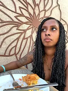 Stripchat Adult Webcam of Your_Paris