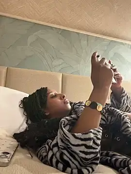 Stripchat Sex Cam of Your_Paris