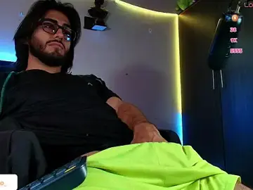 Stripchat Live Sex Cam of kuzzcoo