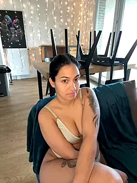 Stripchat Free Porn Cam of LaPetiteKim