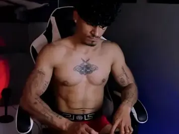 Stripchat Adult Video Chat of Thomas_Fit1