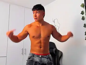 Stripchat Live Sex Cam of Bray_Kevin