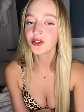 Stripchat Best live sex cam show of emilypeperoni