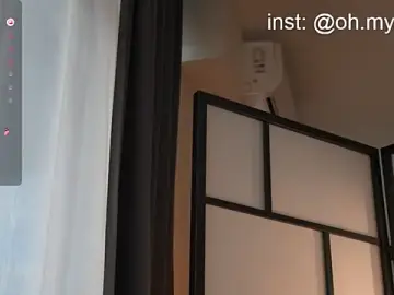 Stripchat Live Sex Cam of Lucy_Ember