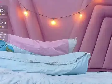 Stripchat Free Live Porn of hornybarelylegalgirl