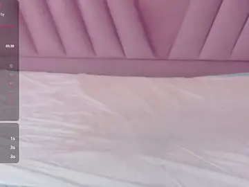 Stripchat Adult Webcam of hornybarelylegalgirl