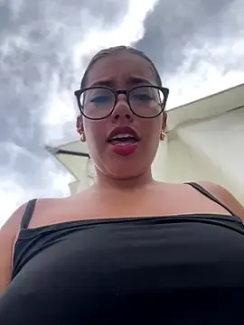 Stripchat Live Porn of sara_calderon
