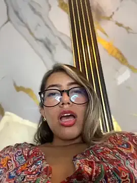 Stripchat Live Sex Cam of sara_calderon