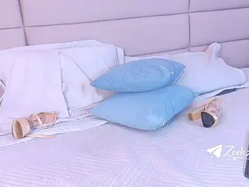 Stripchat Nude Webcam of ZoehAngel