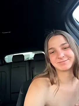 Stripchat Free Porn Cam of DoriDeluxe66