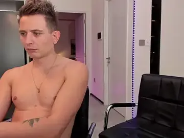 Stripchat Free Porn Cam of TommyTiffany