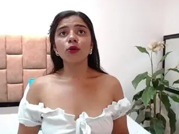 Stripchat Live Sex Cam of JulieeHabubu