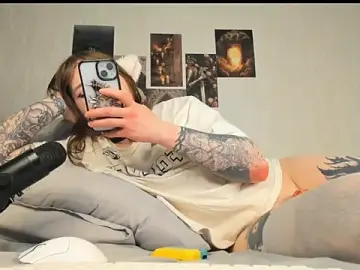 Stripchat Live Sex Cam of Alice_moonshard