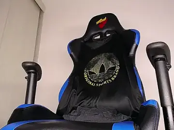 Stripchat Free Porn Cam of MAXJONES_2