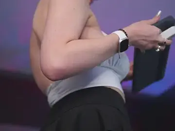 Stripchat Live Sex Cam of HotBustyBabeX