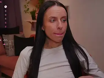 Stripchat Free Live Porn of livia_starwars