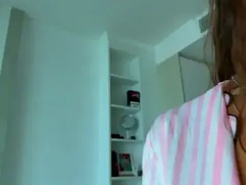 Stripchat Live Sex Cam of Carolyn_Smith