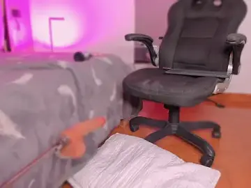 Stripchat Nude Webcam of Emmily_Savage