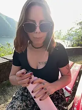 Stripchat Live Sex Cam of Mia_Railey