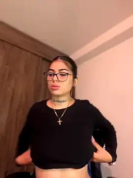 Stripchat Live Sex Cam of Sarasanders_4