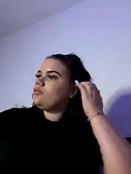 Stripchat Live Sex Cam of Shellybttn_