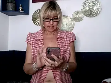 Stripchat Best Webcam of NAWTYClassyBritMILF