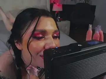 Stripchat Best Webcam of MaeveMoon